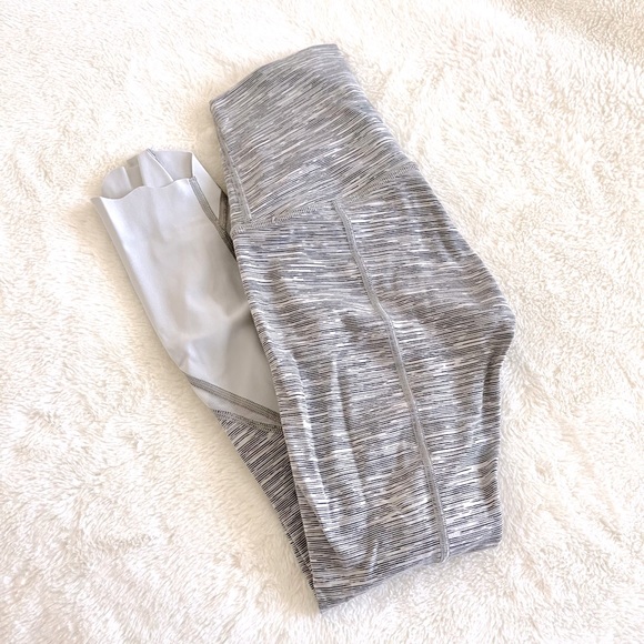 Lululemon Wunder Under Crop II - Picture 5 of 9